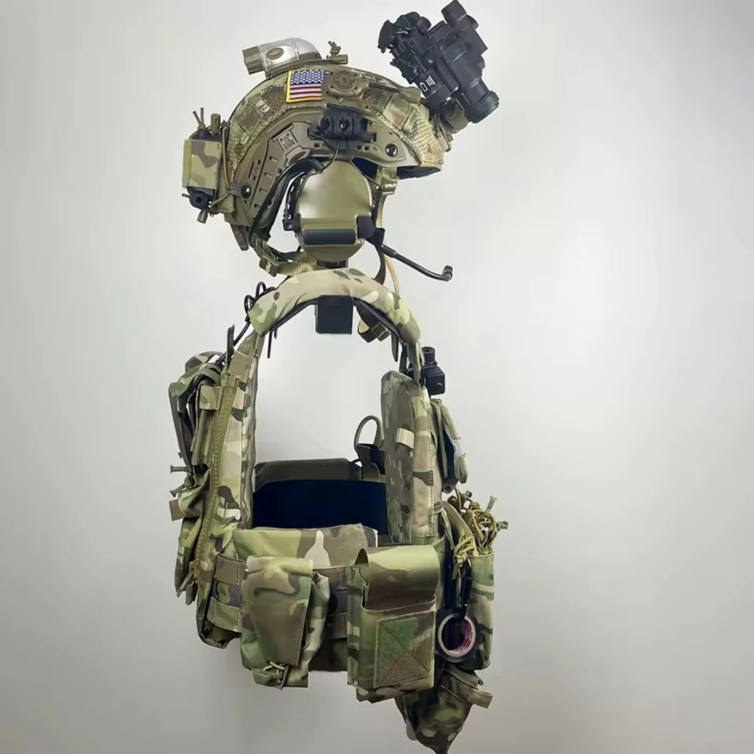 Reference helmet and head equipment